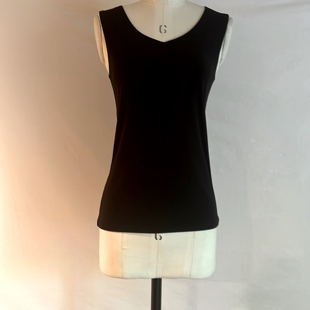 Black V-Neck Tank from Tricotto